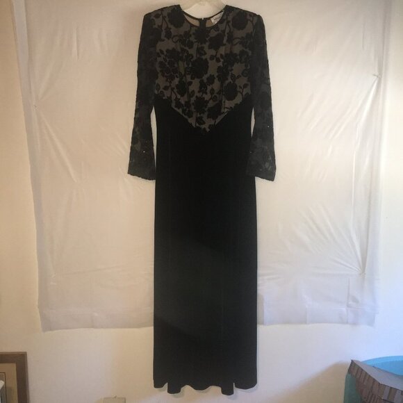 Jeffrey & Dara Evening by Tom Barra Classic Velvet Gown sz 6 Long Sleeve - Picture 1 of 16